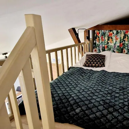 아파트 Attic